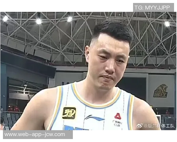 北京今夜再迎关键战役，翟晓川坦言脚踝仍有痛感——决战之夜的坚韧与希望