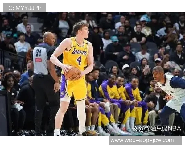 湖人的更衣室来了一位重磅大佬,震动NBA的巨大秘密 湖人的更衣室来了一位重磅大佬,震动NBA的巨大秘密