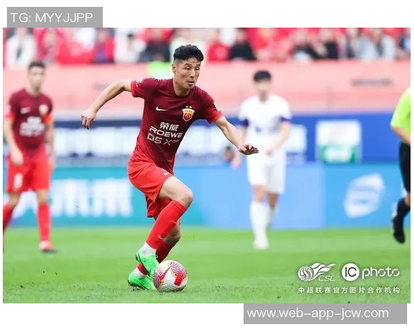 武磊领衔上海海港队荣耀时刻:中超冠军的巅峰瞬间