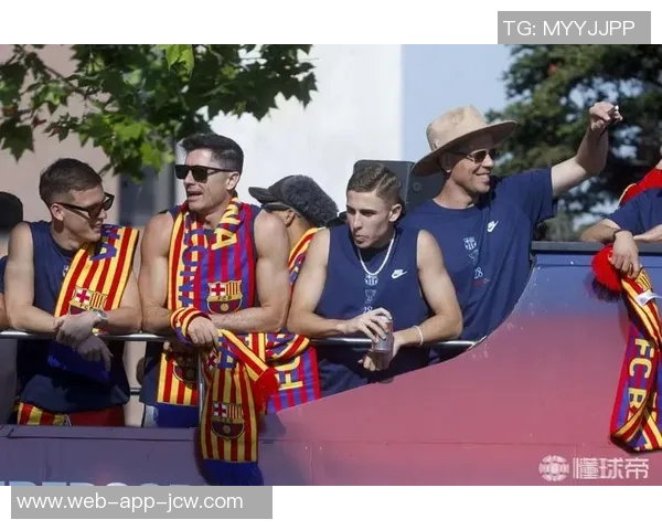 世体揭秘:德罗初进一线队的不适应与巴萨教练组的强化训练 世体揭秘:德罗初进一线队的不适应与巴萨教练组的强化训练