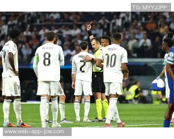 皇马官方：完成欧冠前最后一练，姆巴佩、卡马文加在室内训练