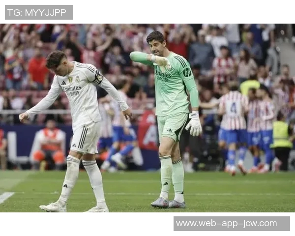 马卡：皇马将青训中卫巴尔德佩尼亚斯列入晋升一线队考察名单